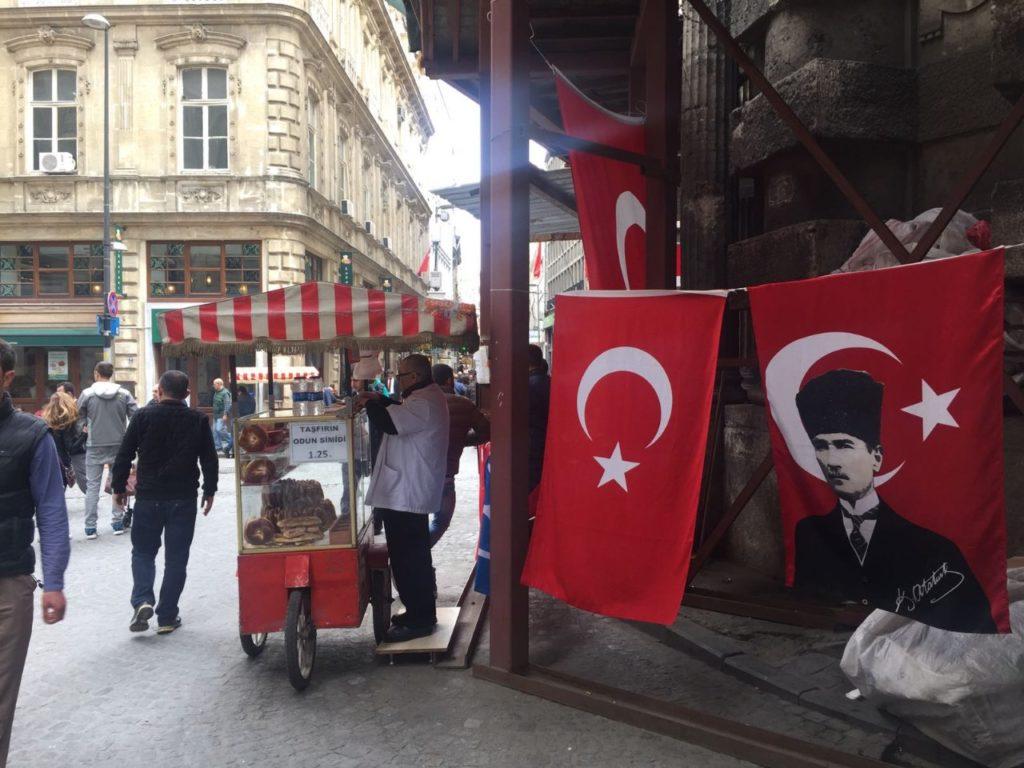 רחוב באיסטנבול טורקיה -עו